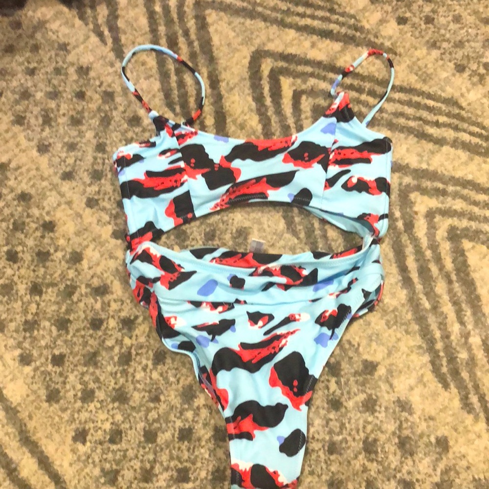 One piece swim suit
